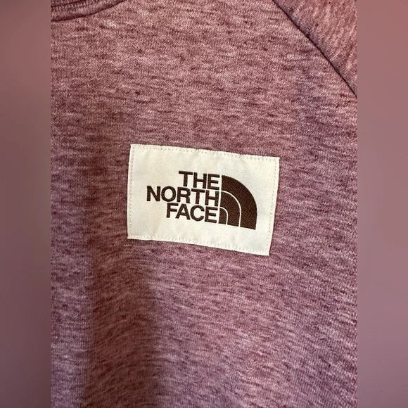 The North Face Women’s Heritage Patch Crew - Picture 3 of 10